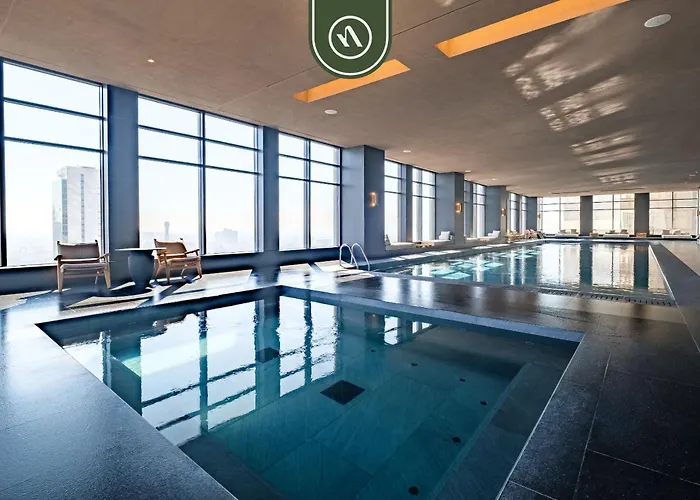 Luxury Studio - Pool - Revolution Monument View
