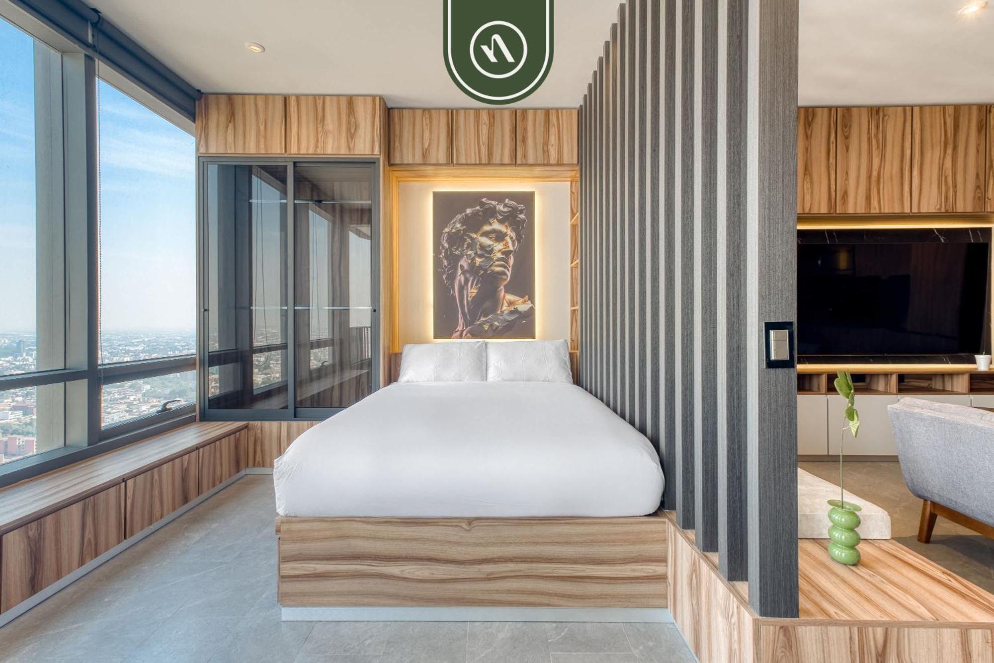 Luxury - Pool - Revolution Monument View Apartment